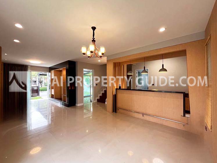 House with Shared Pool in Bangnatrad 